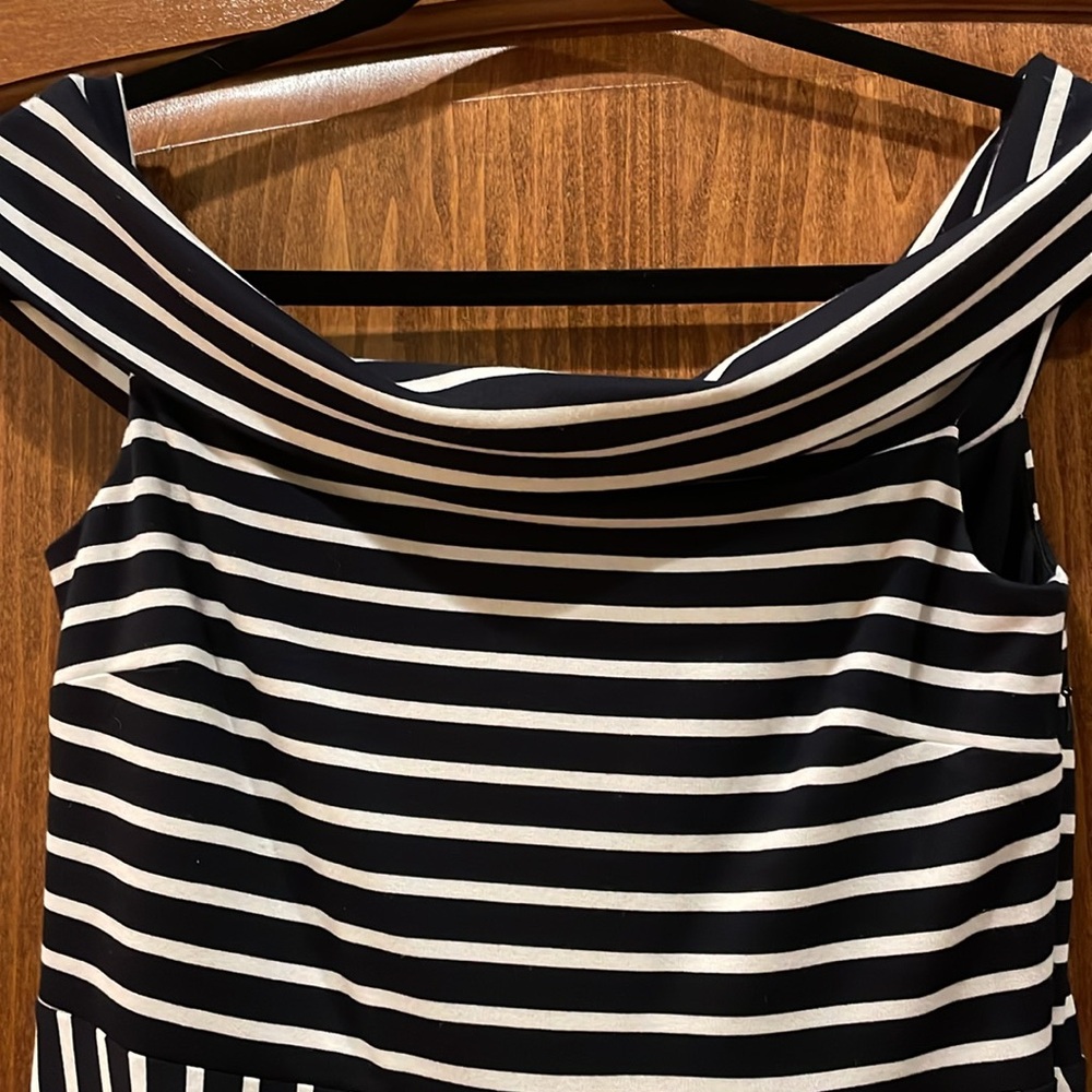 Banana Republic Off the Shoulder Striped Dress NWT Size 6 Black & White Preppy - Picture 7 of 12